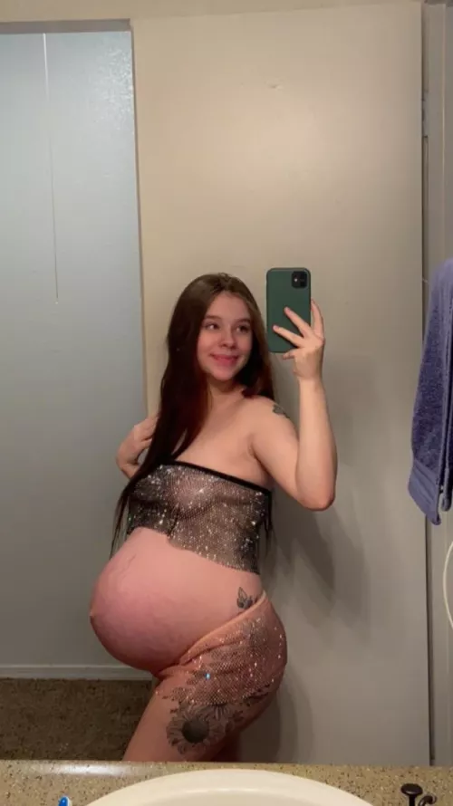 I’m so big and pregnant, if you ate me out I wouldn’t be able to see you ;)