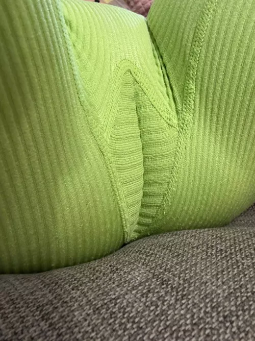 it turns me on when i do cameltoe