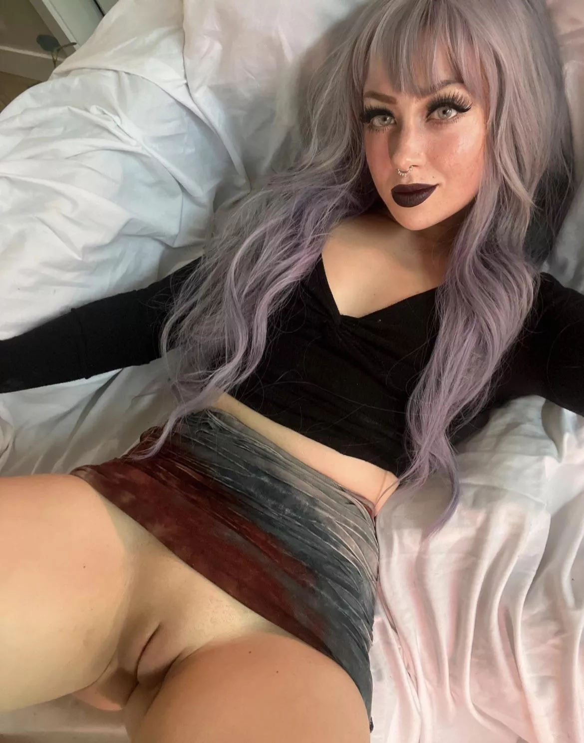 Kiss my lips and then eat my pussy, I don't care if black lipstick gets everywhere