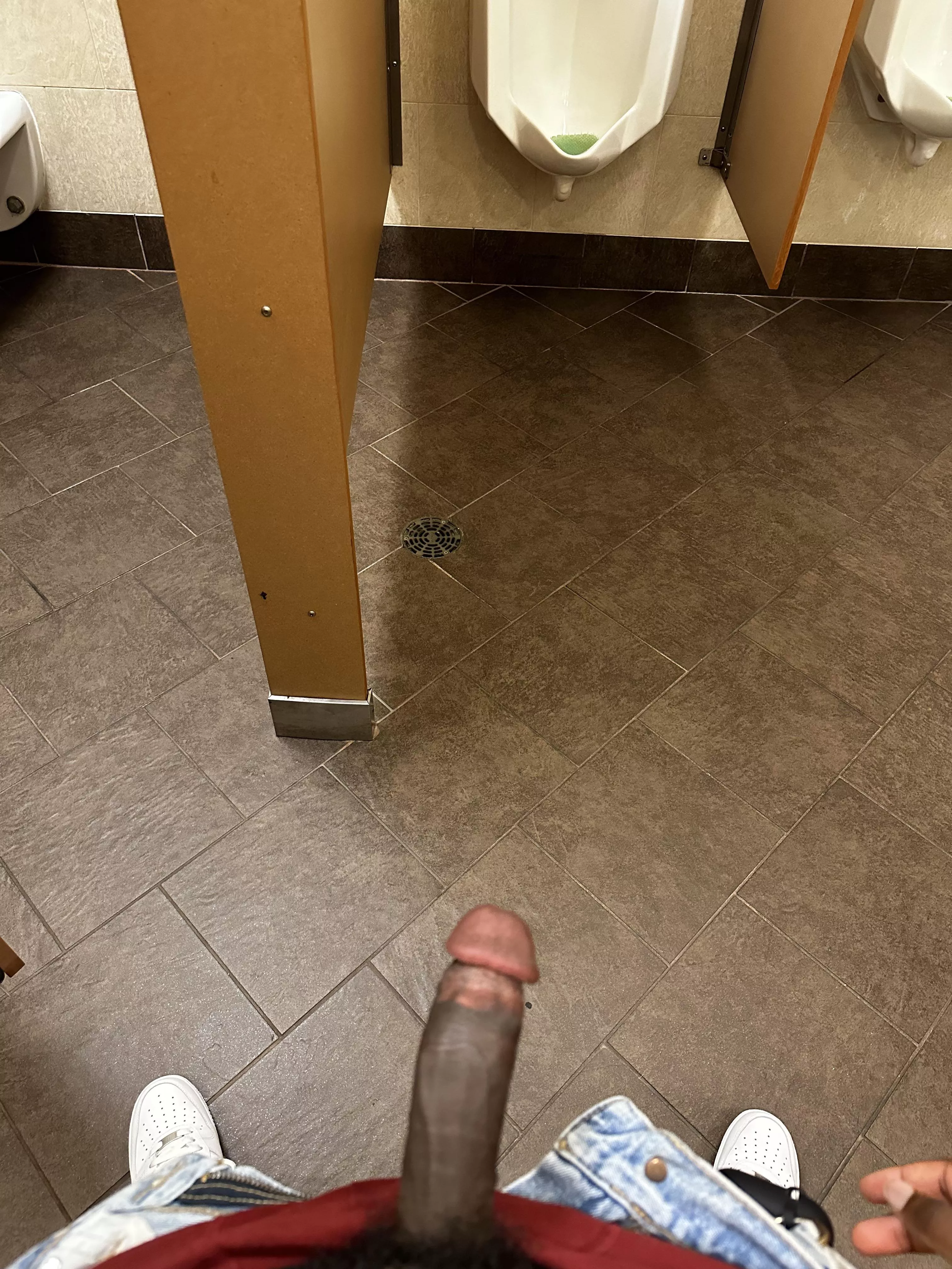 Love whipping it out in public bathrooms 😈