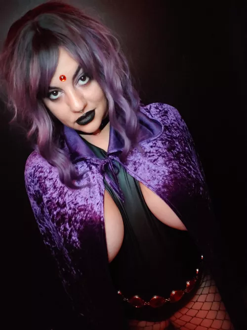 Raven about to capture your soul