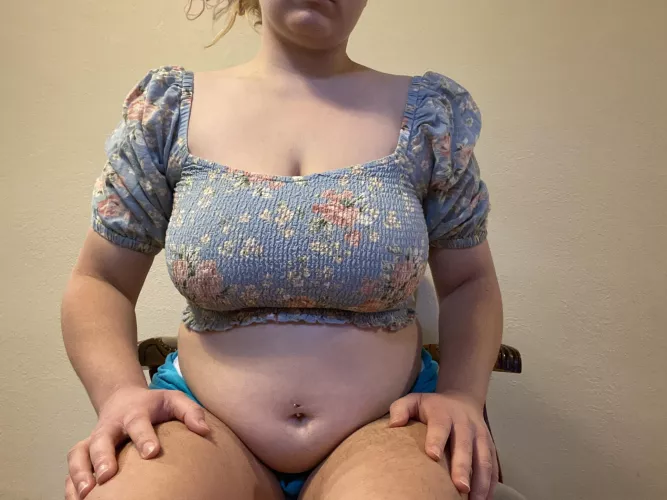 This shirt was so hard to get on… my belly is sitting in my lap full force now. Guess I might be a fat girl soon 🤭