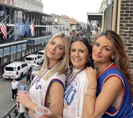 Blonde, brunette, or the model