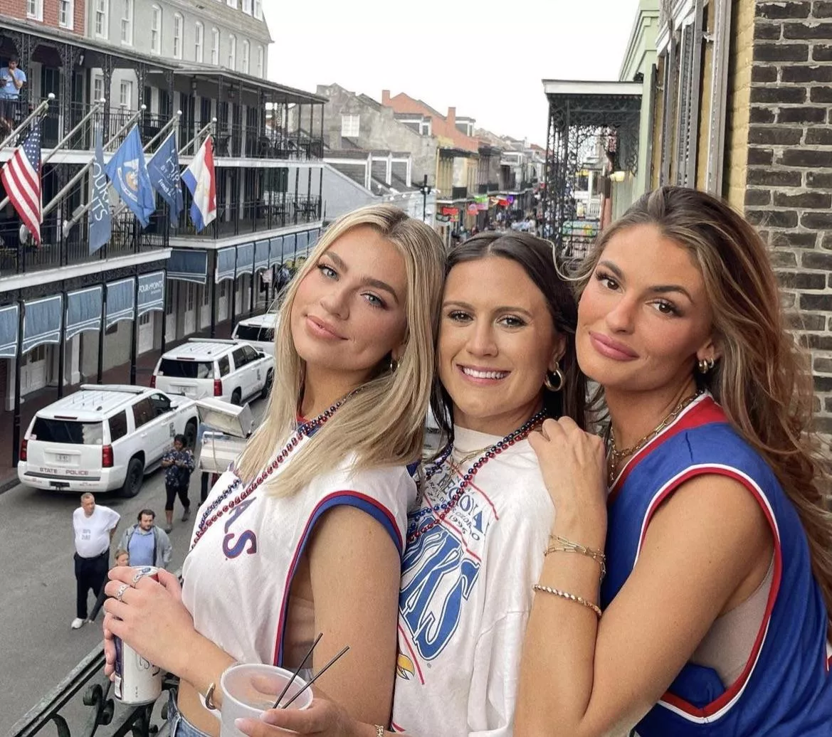 Blonde, brunette, or the model