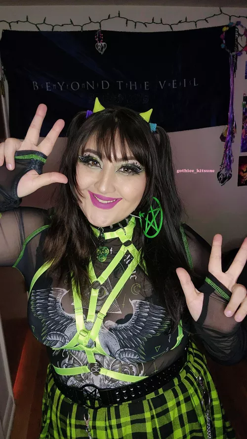 Cybergoth Babe~ but she's not going outside cuz its raining lmao