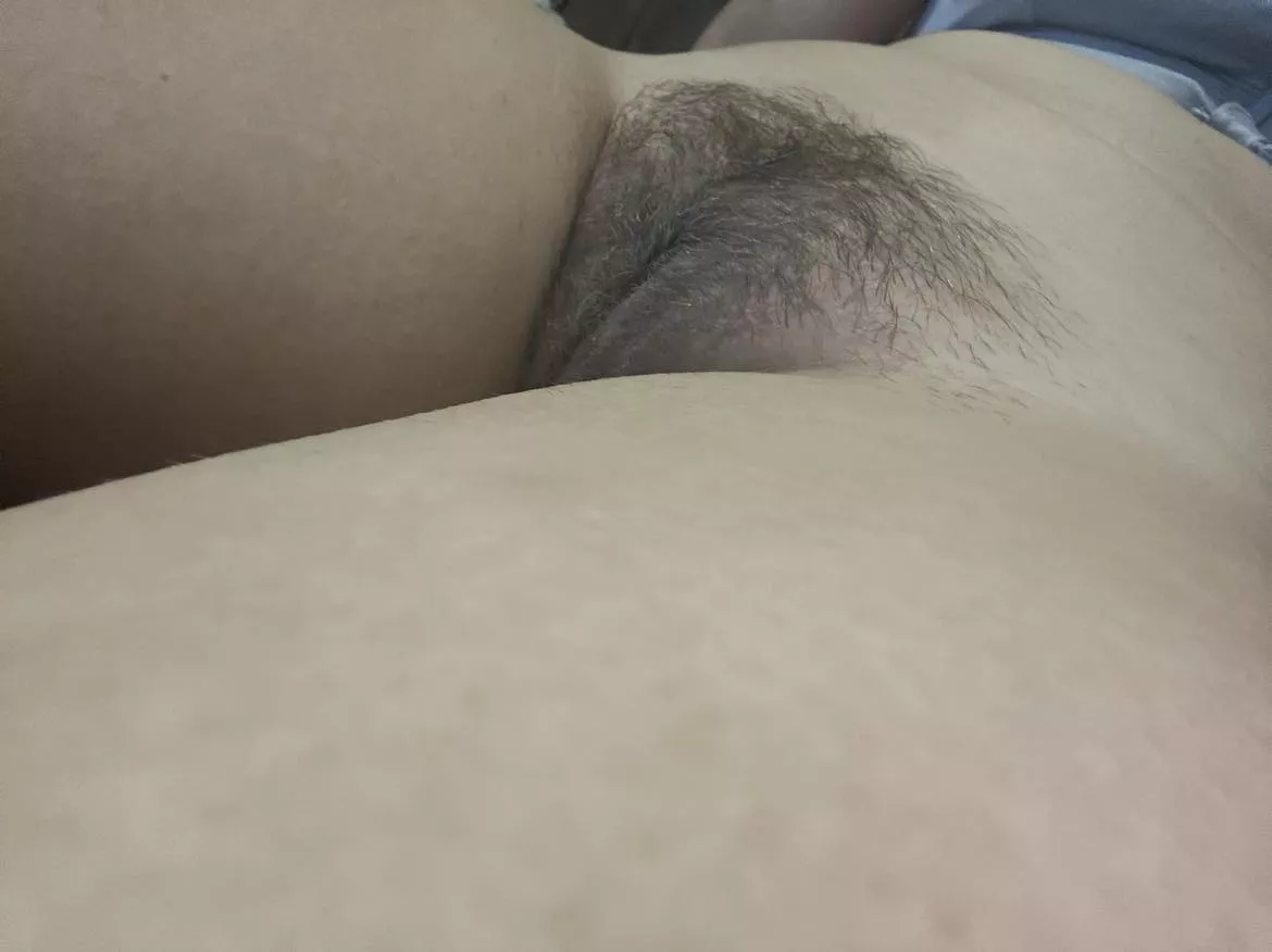 Don't you love this beautiful hairy pussy? Dude I love it so much