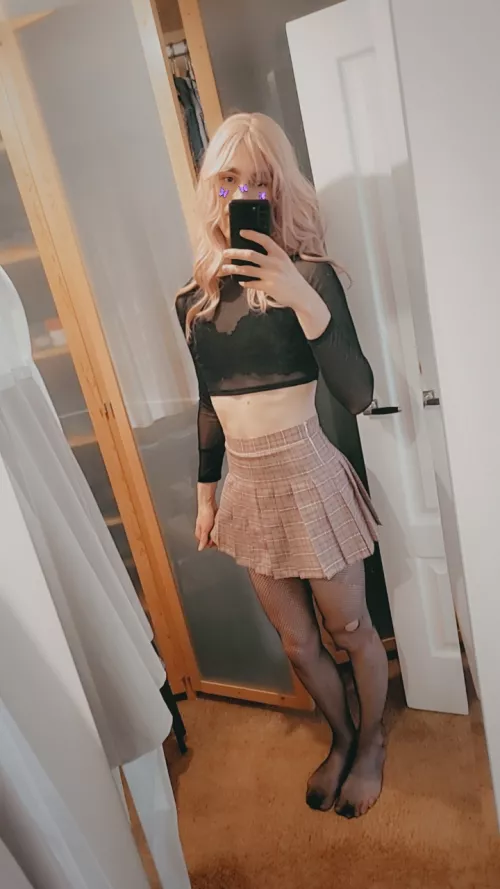 Got a cute new skirt today :3