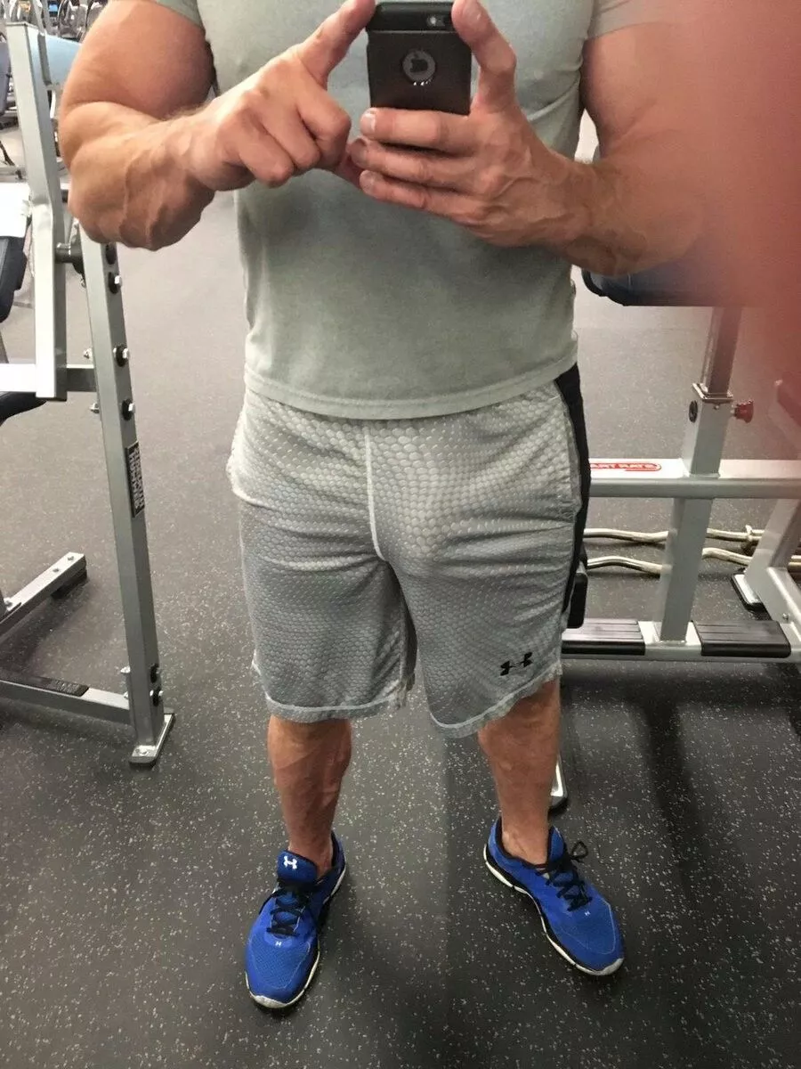 Got turned on in the gym 😳