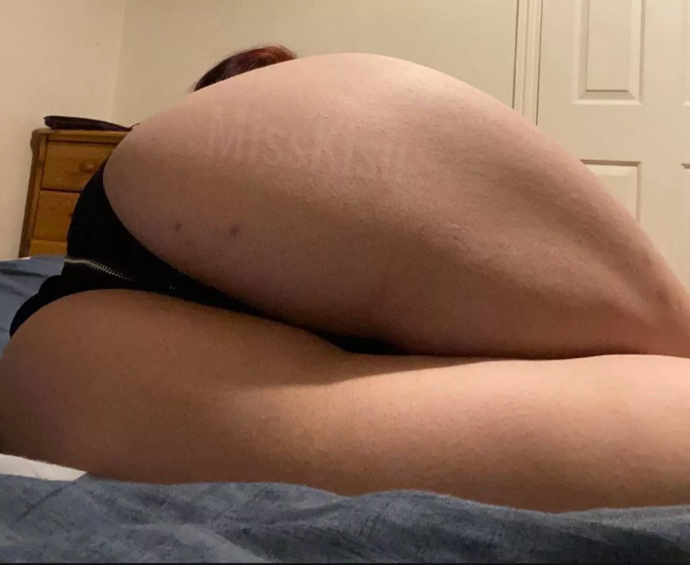 Happy hump day from [misskisu] come chat with me from 08:30 🇬🇧 time today