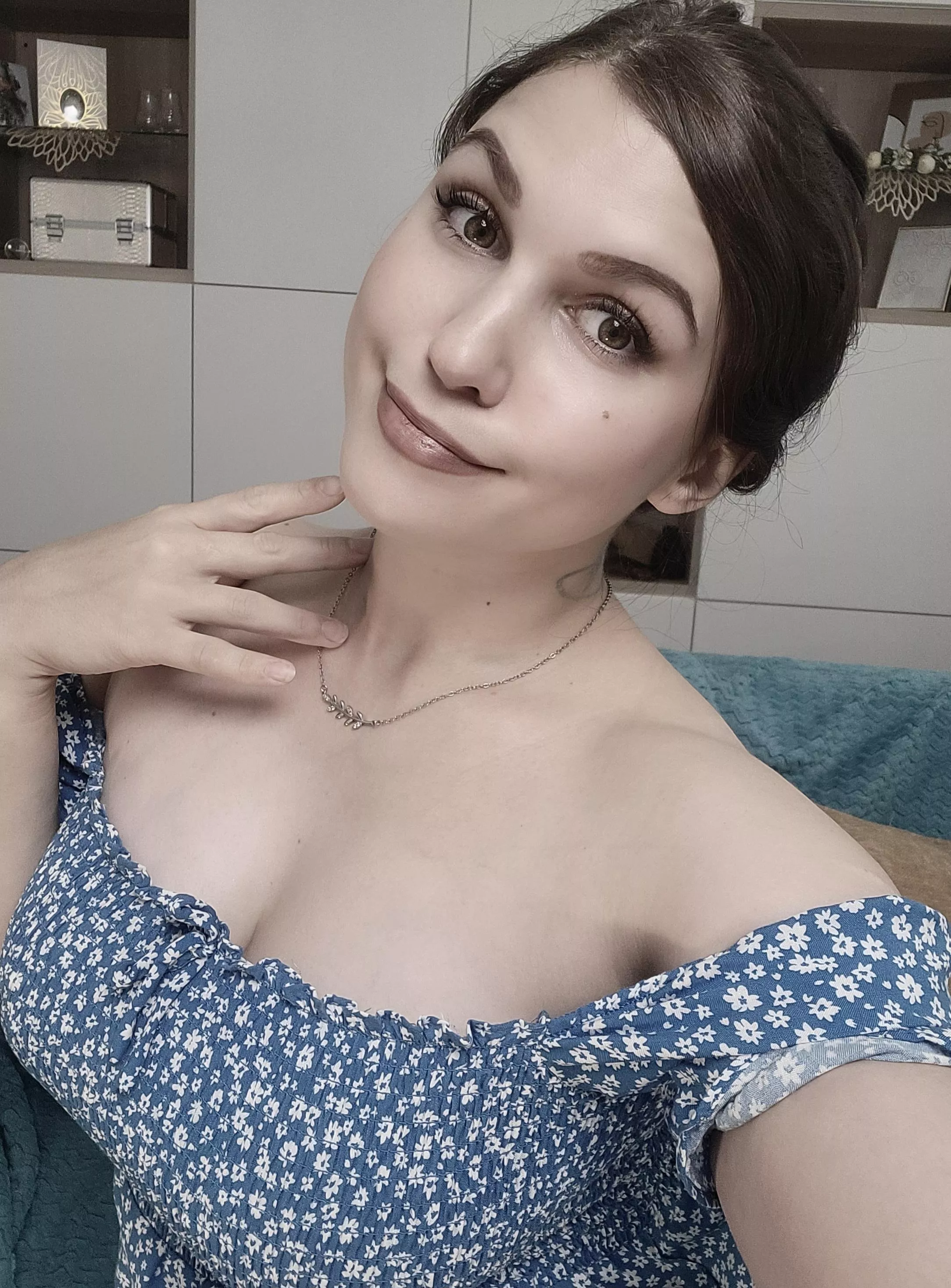 Hey, look for my stream right now on @chaturbate [Tiny_hat] 🥰