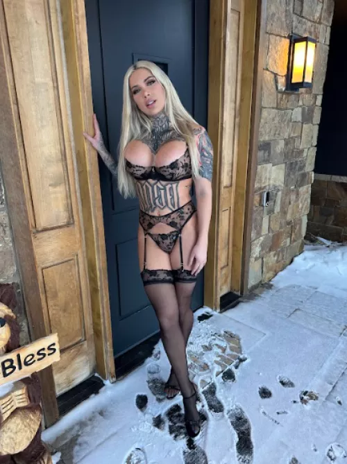 I love babes in sexy, expensive, lingerie!