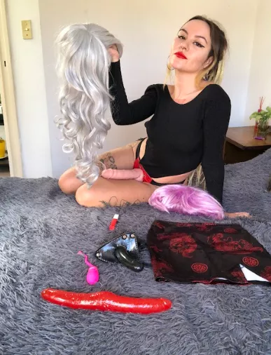 I love to play with two sluts at the same time and make them suck each other off