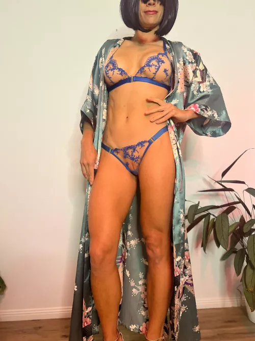 I want firm hands and a warm tongue touching my body!‍