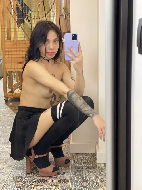 I'm going to the exam, I hope the teacher likes the skirt