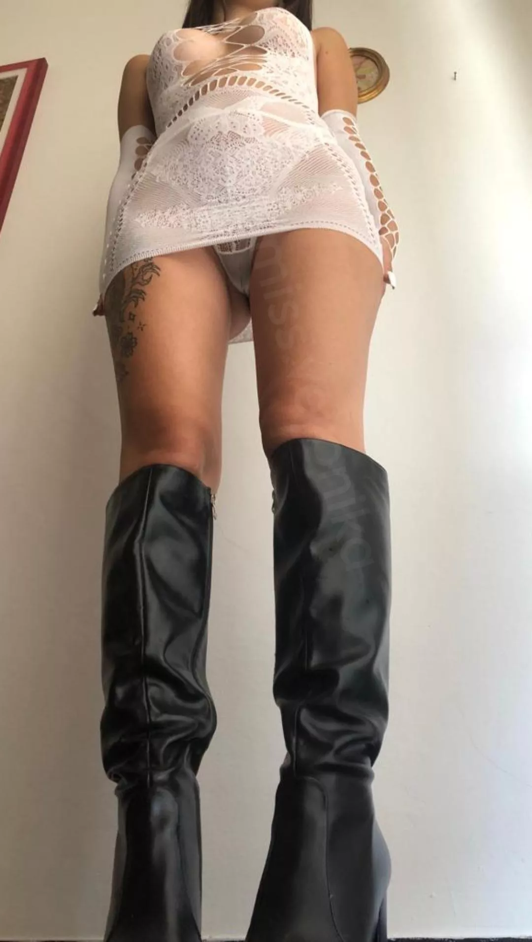 Leather boots are life🤭😌 don't you agree?