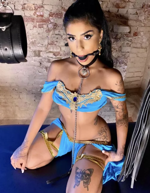 princess jasmine loves being gagged in the dungeon. 😼