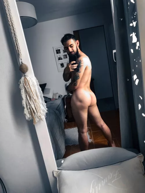 Should i send you some nudes?