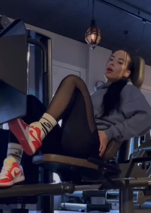 Sometimes I get told my gym lifting face is the same as my sex face is this weird?😂☺️ [f]