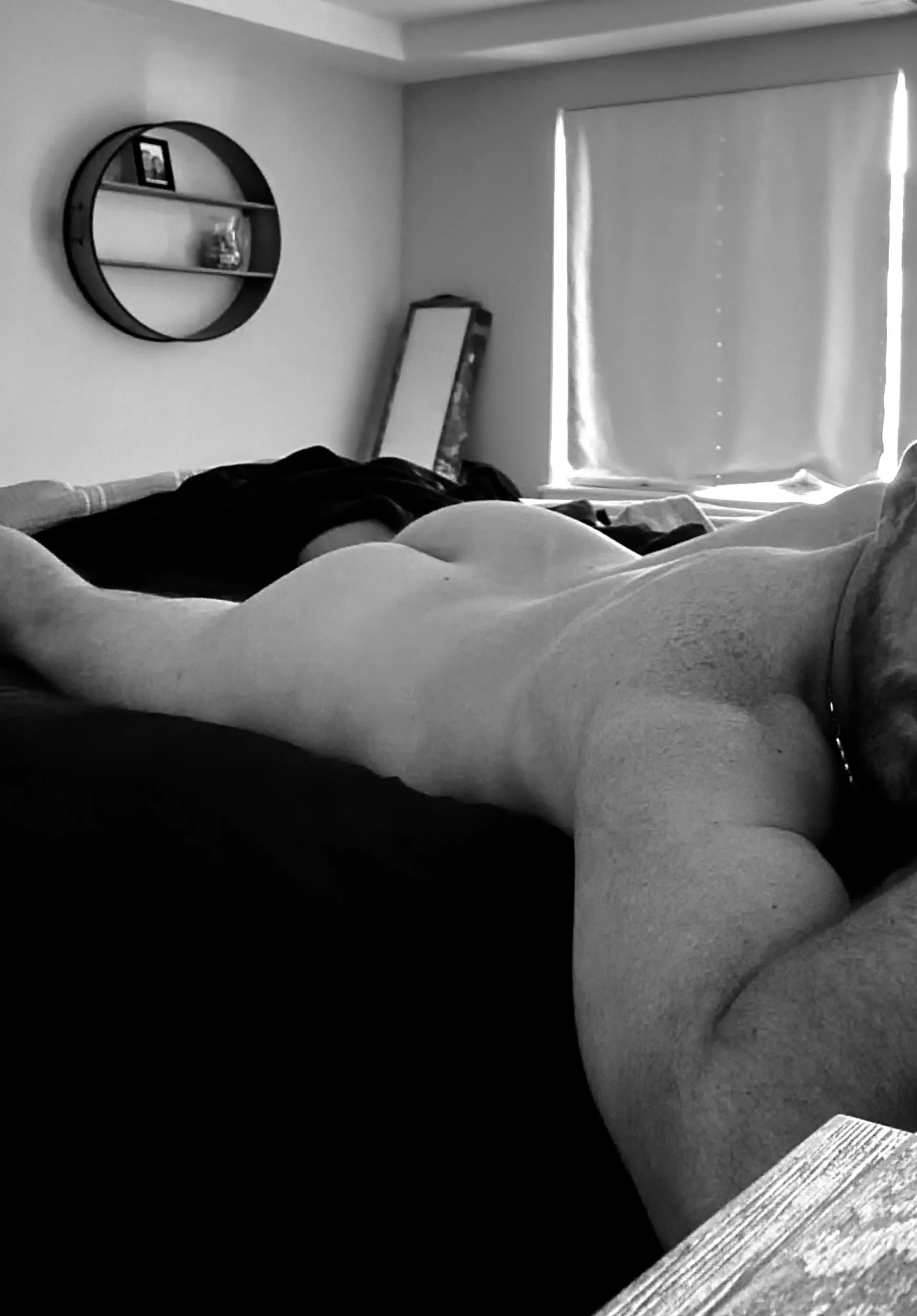 Who else is a nude stomach sleeper?