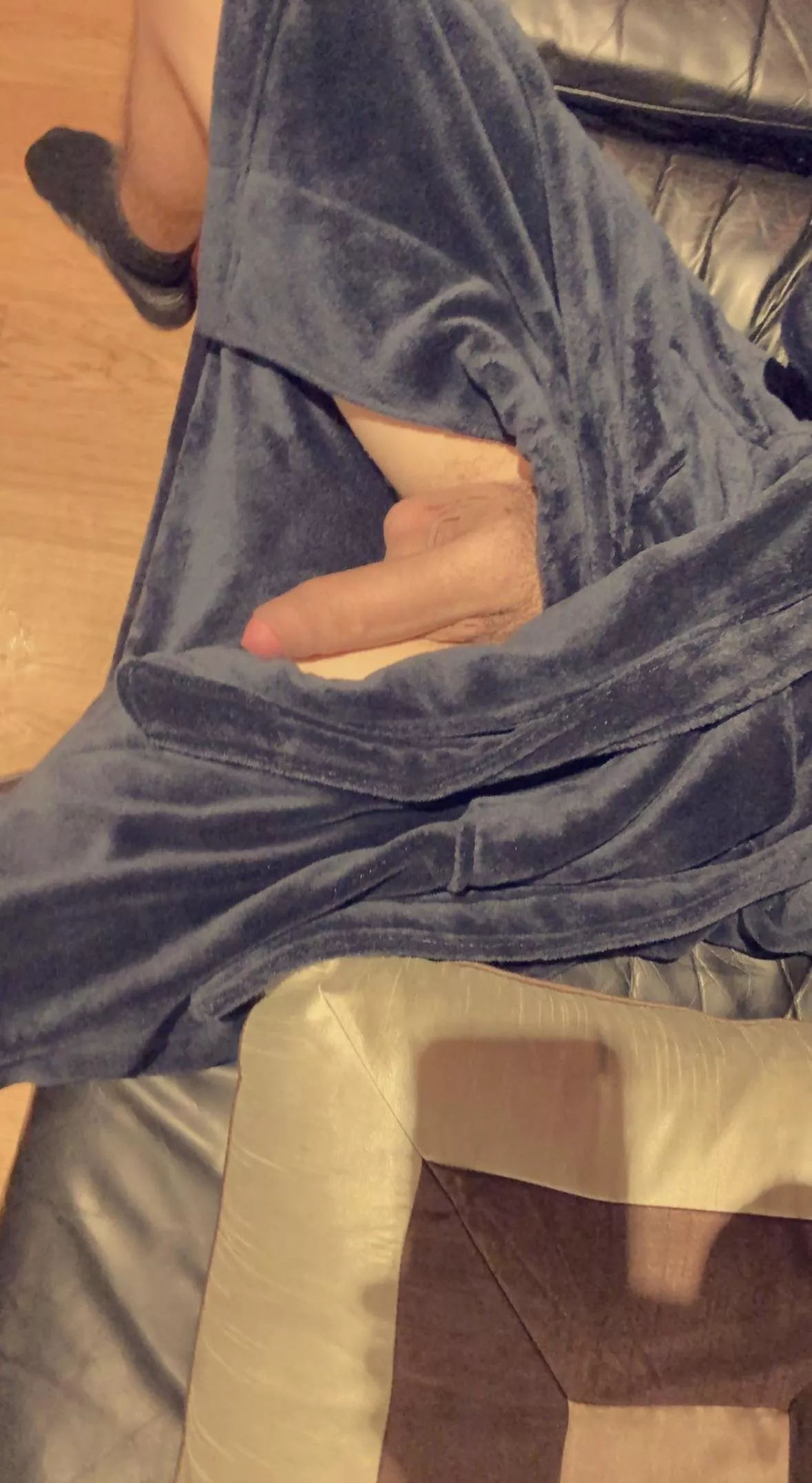 23 Canada 🇨🇦 wyd if I fall asleep like this in my robe?