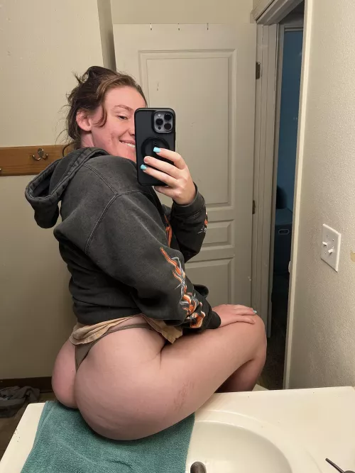 All smiles sent your way in my butt [f]loss