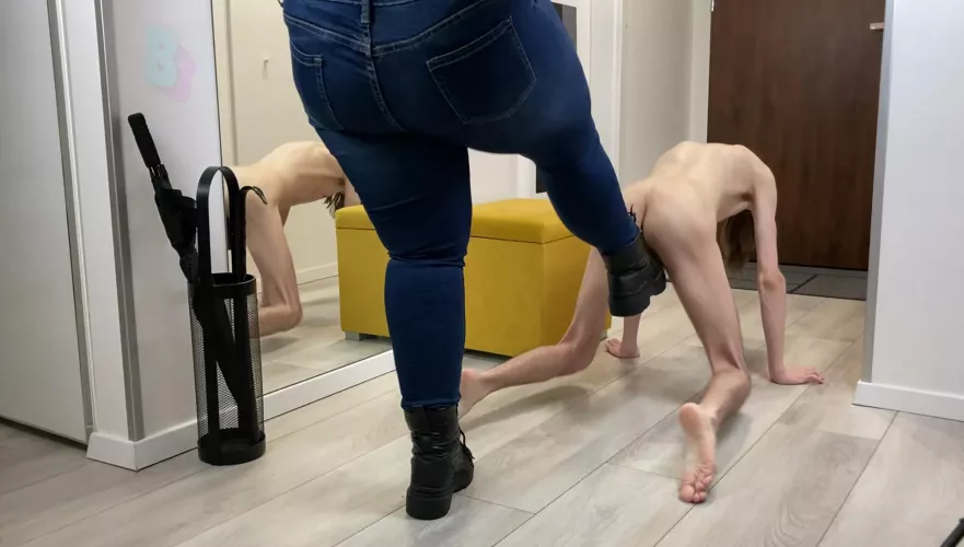 Direct hit! He spits them out through his mouth 💥😁 - Dave Moon - Jennifer - BrutalBusting