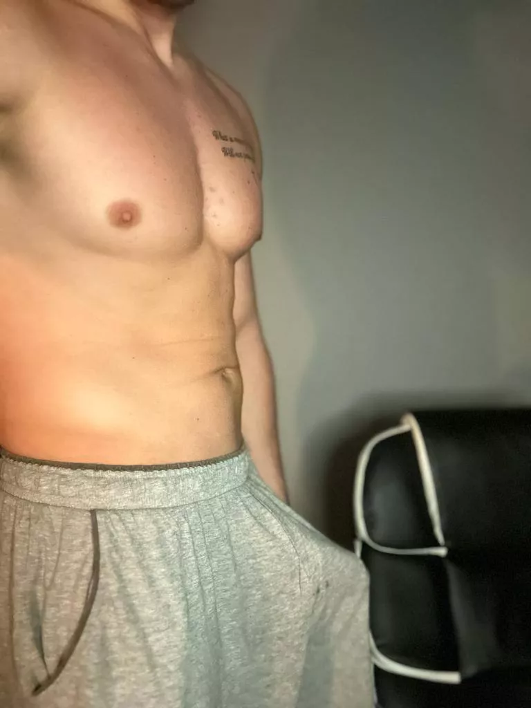 Do you like my bulge? 🤔