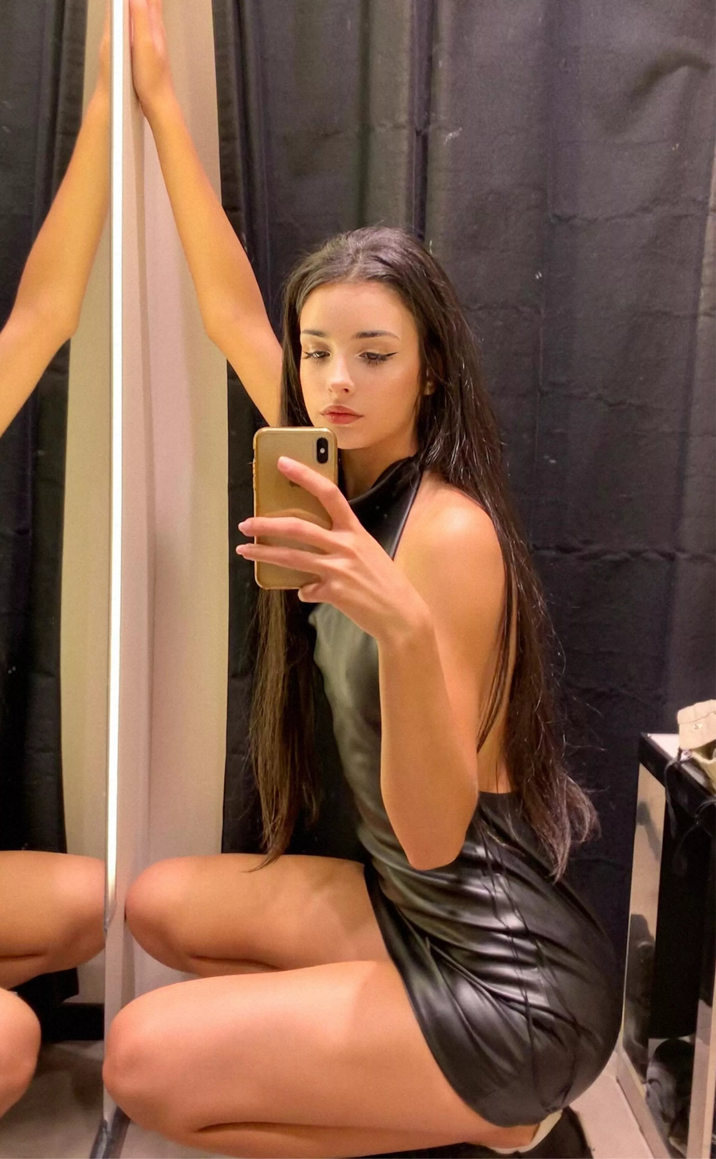 I fall in love with this dress. You too?