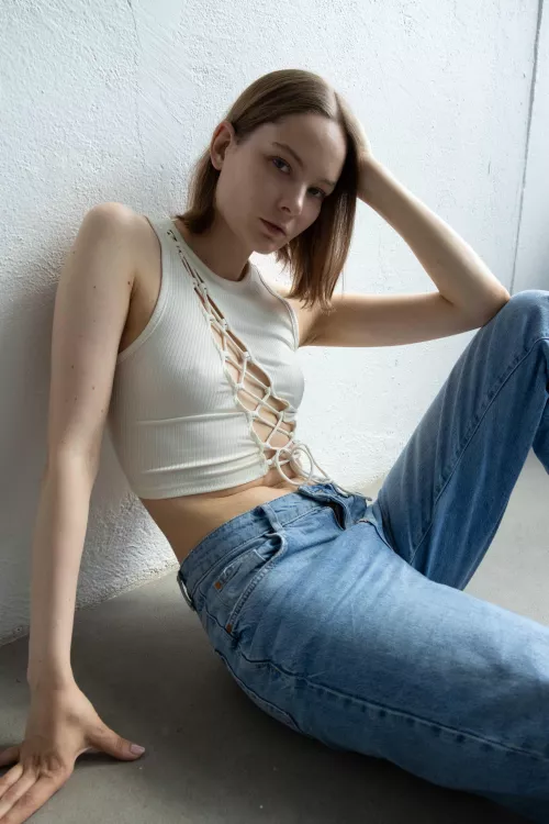 I think it’s impossible to find a bra that can be worn with this top