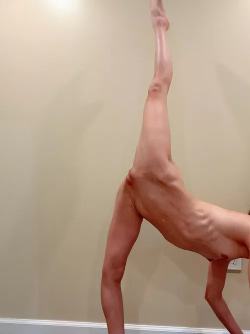 Im a little bit skinny but I can do a little different position for you:)