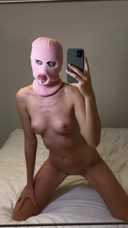 I'm in the mood to walk around the house naked today