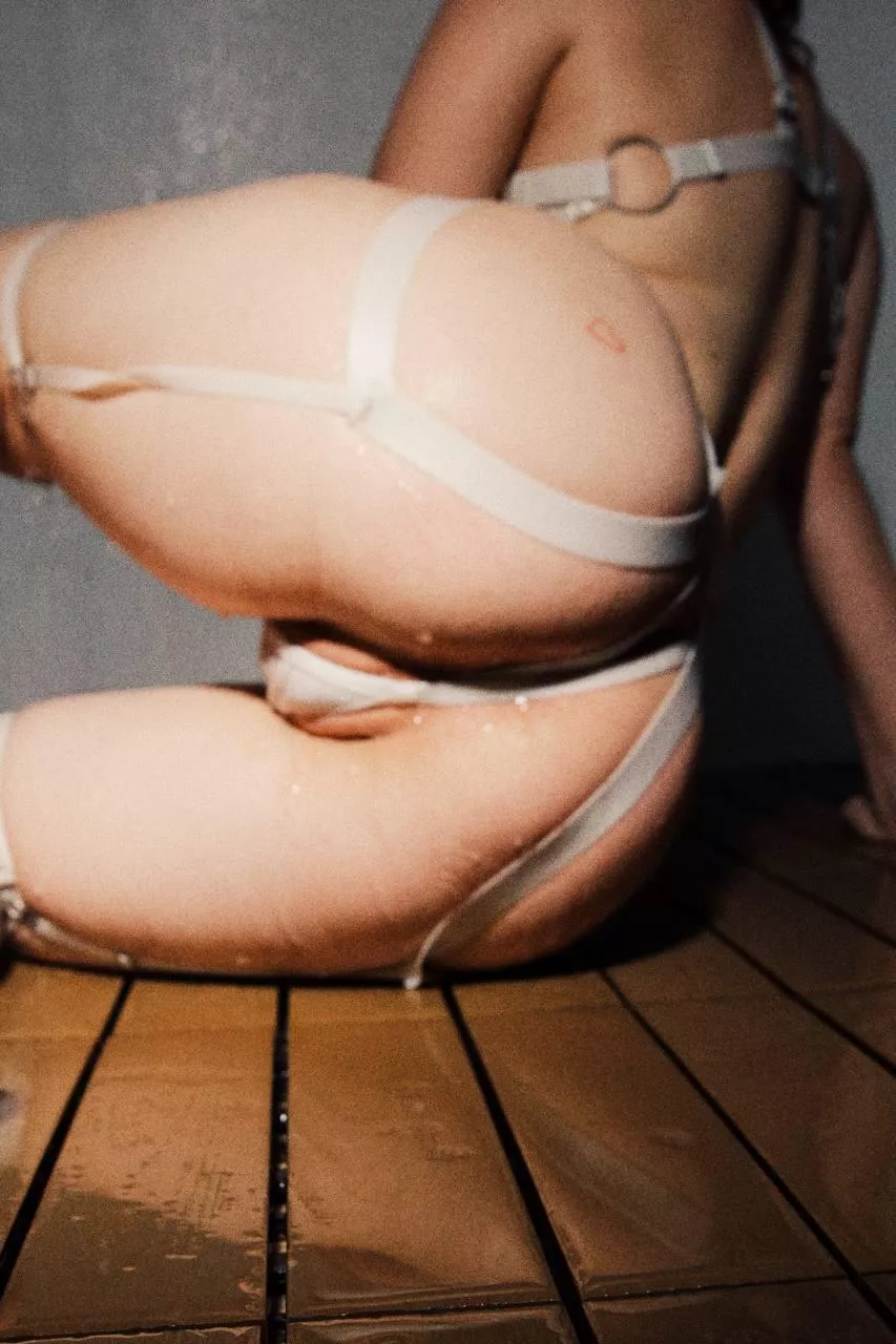 Kind of cheeks you'd bury your tongue in