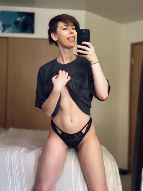 Love the little peekaboo notches in these panties