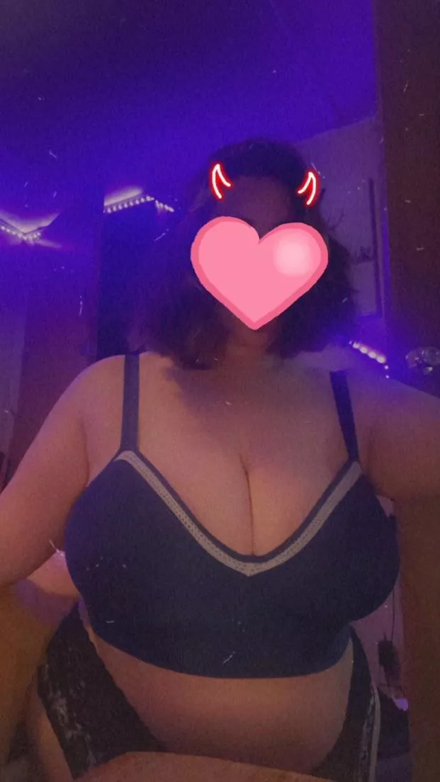 Mm I’m horny rn💦