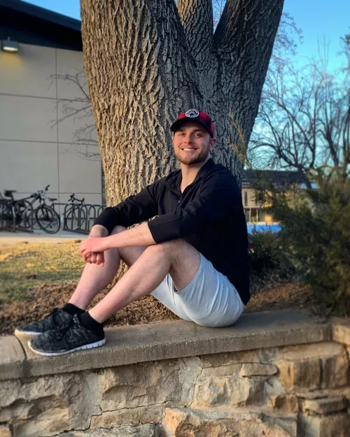 [34] Any other old fashioned gays out there? 🙃 Divorced two years now and fascinated by how hookup culture seems to be the default!