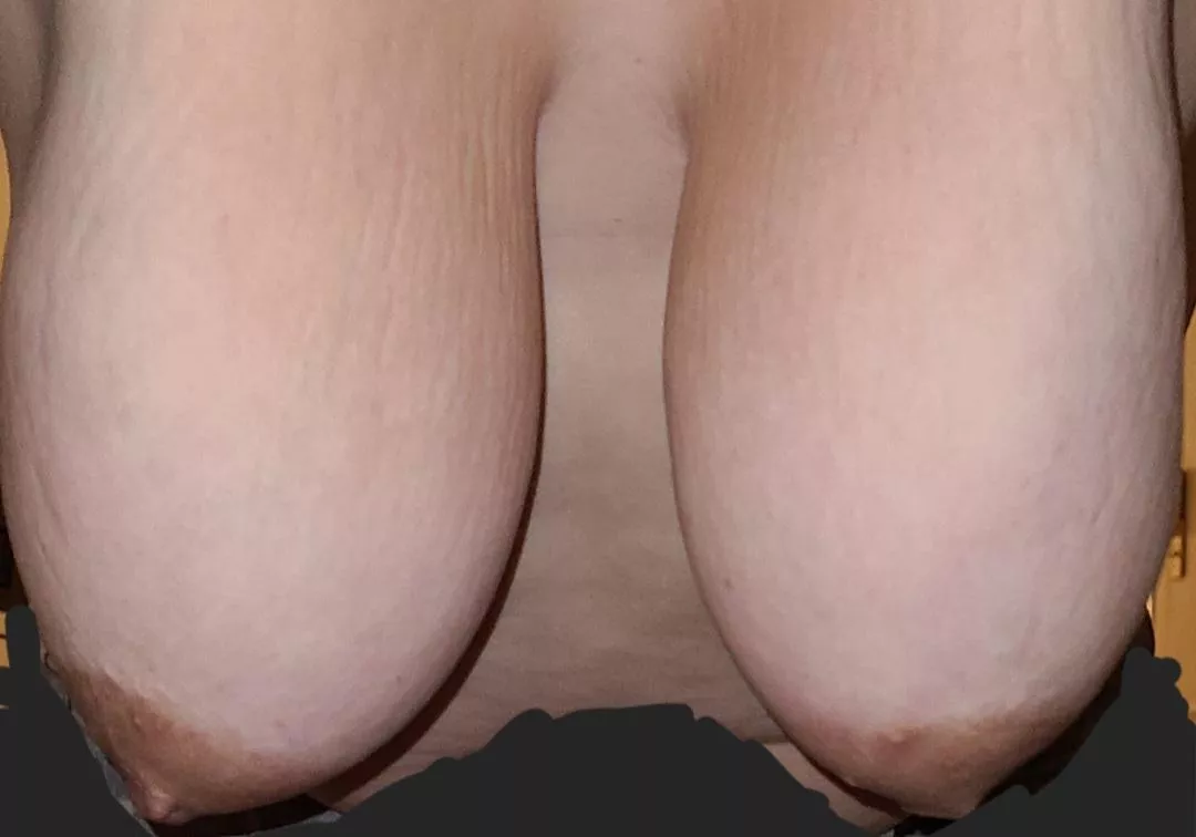 Any fat cocks want to titty fuck me? Sorry about coloring my flab