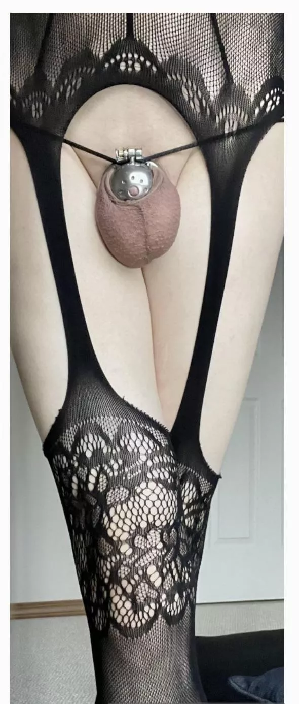 Anyone like pale caged girls?