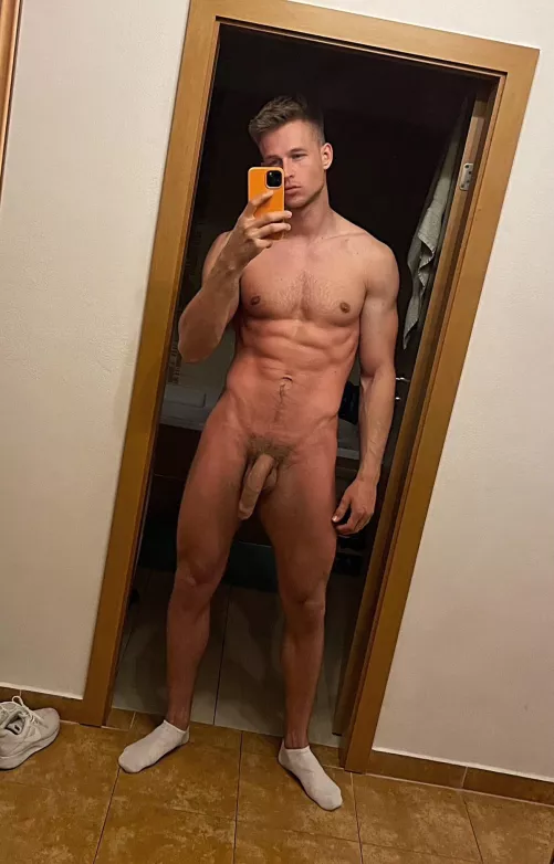 Classic mirror selfie…who’s in?