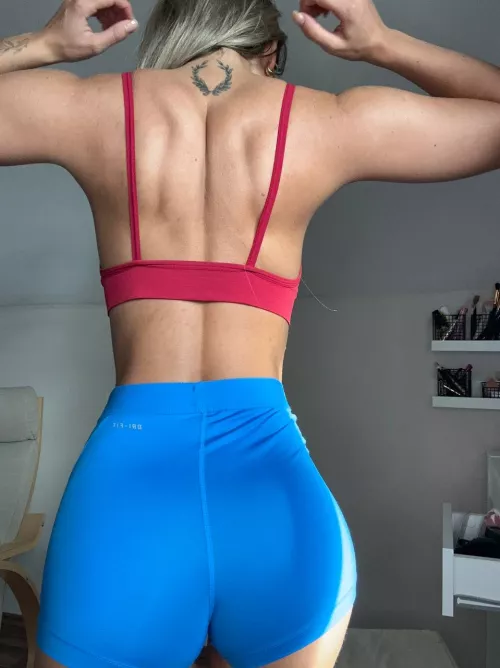 Do you find woman with strong back hot? Does it turn you on ?