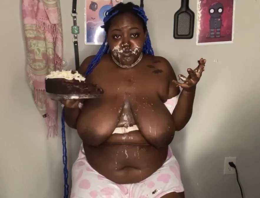 do you think i finished this whole cake? 🐮