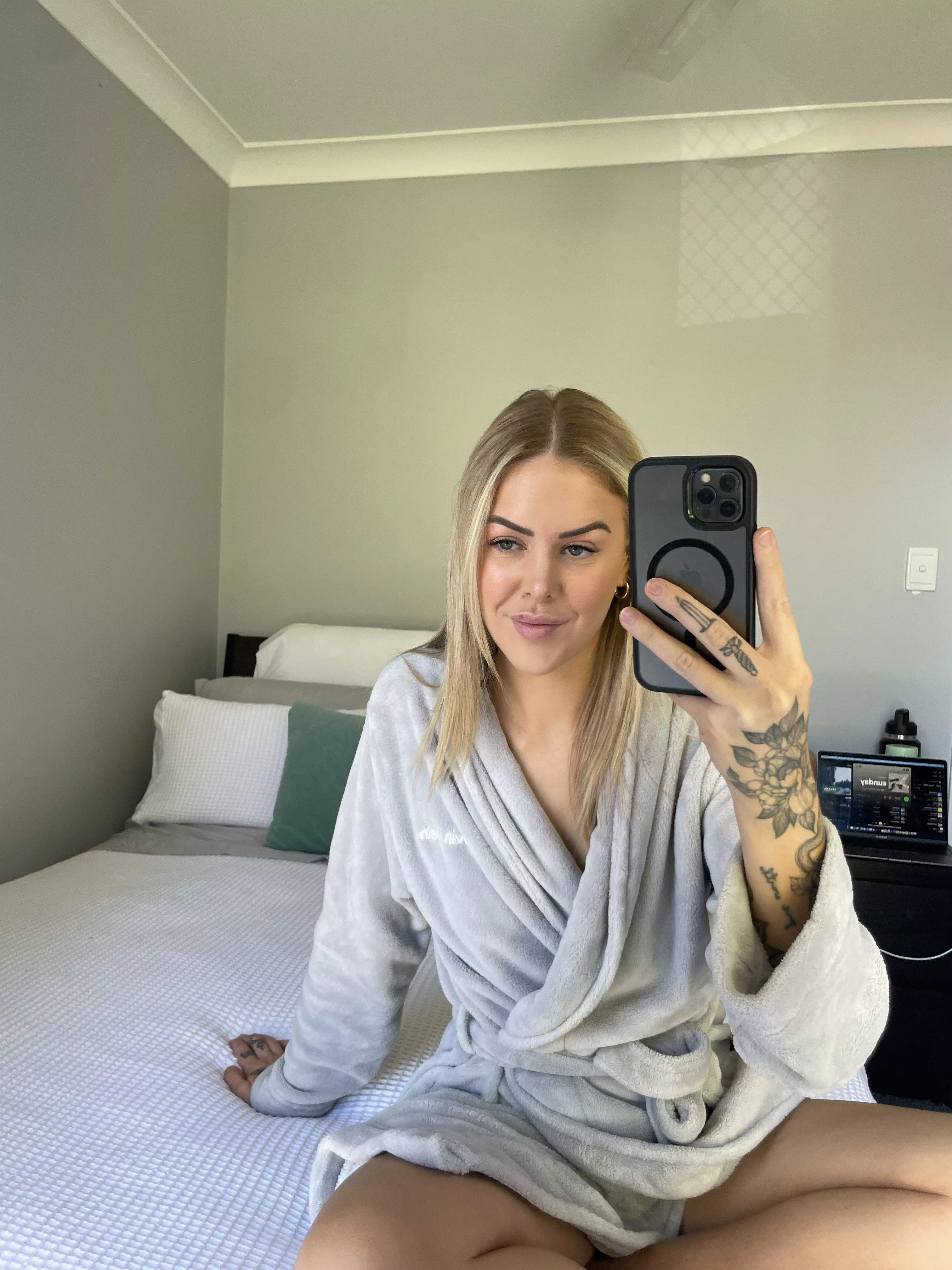 Do you think im a dirty blond ? 💦💦