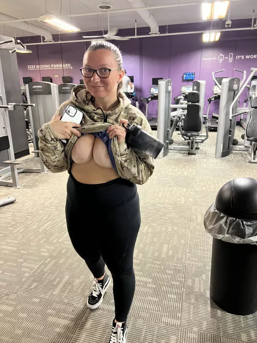 First time flashing in the gym 🙈