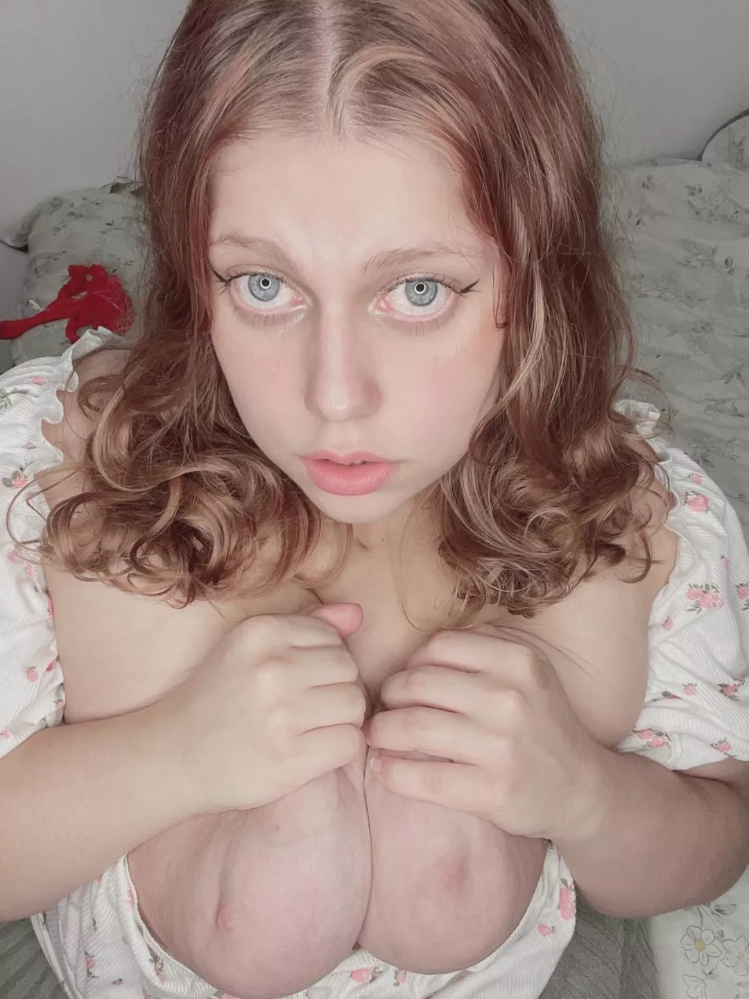 Flowers on my top match the colour of my nipples💕