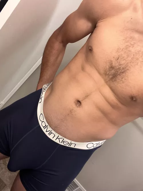 Hard to hide that morning wood 😎