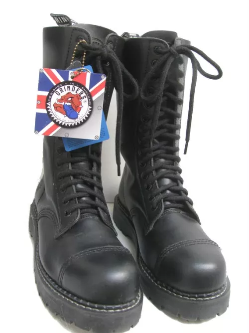 Help me identify these boots