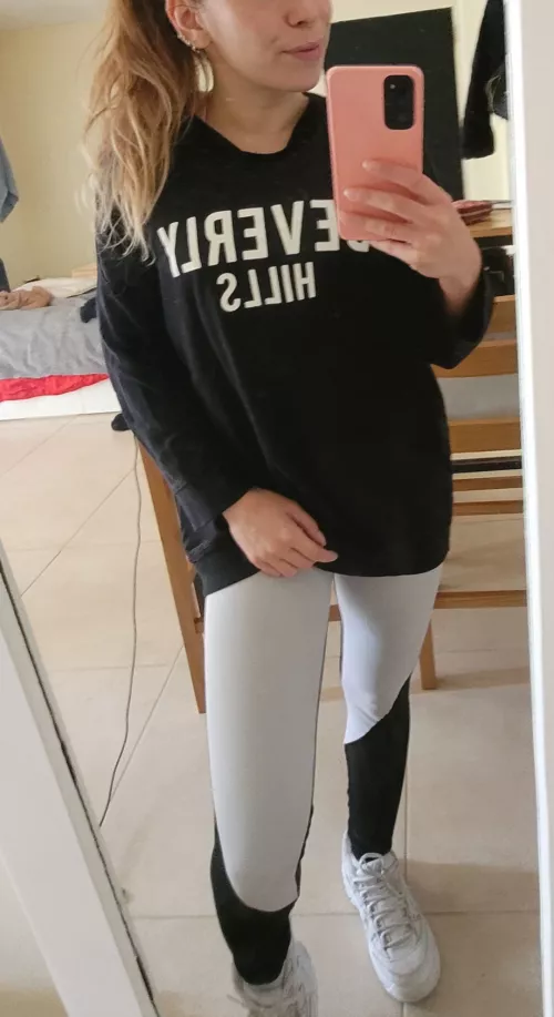 I should buy more yogapants, I only have four lol