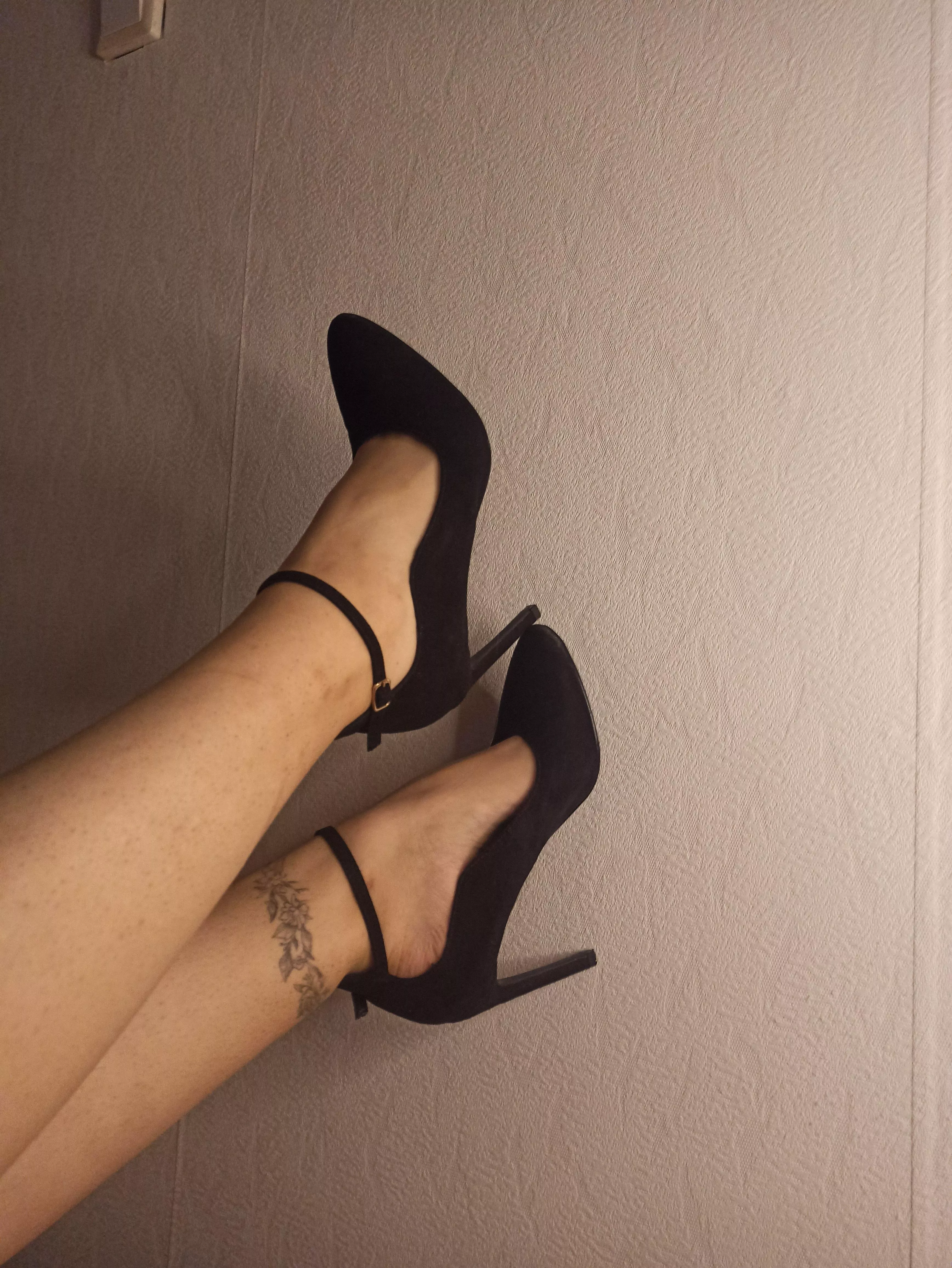 I'm gonna wear these shoes to the office today