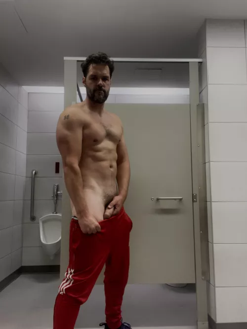 [m] 37 6’4 220. Locker room to myself, make the arrow orange to help me stay motivated!