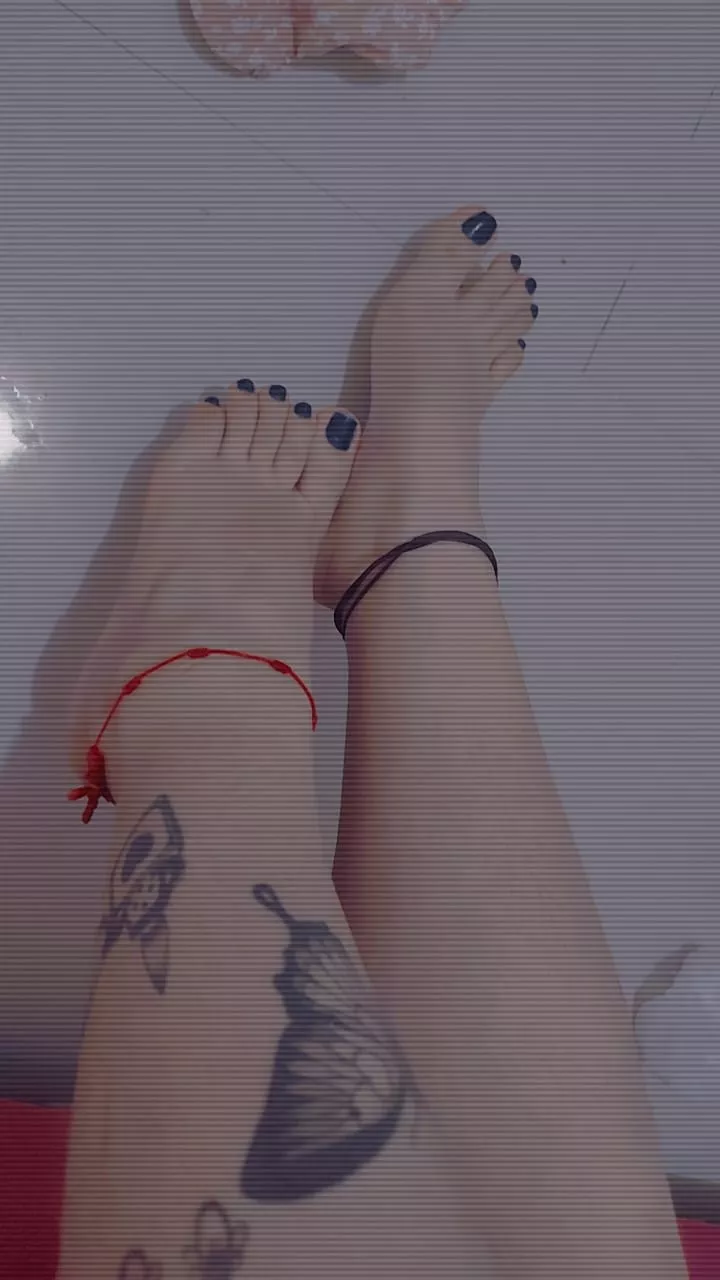 My feet need a massage. oc