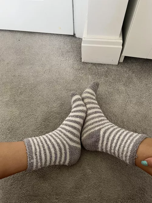 Secretly love when it gets a little colder outside and I can start wearing thick socks 🧦
